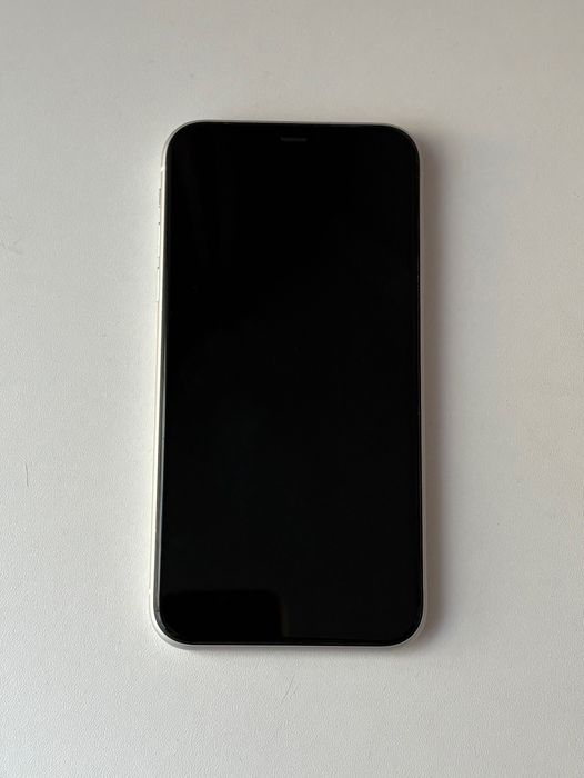 iPhone 11 (64 ГБ) и iPhone XR (64 ГБ)