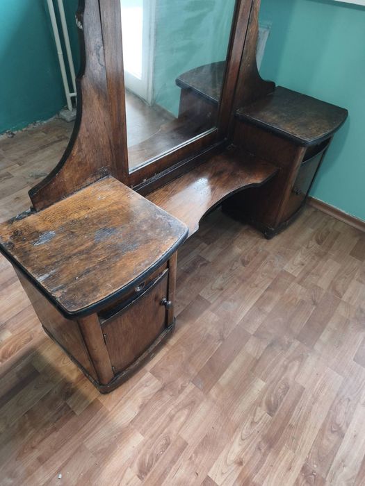 Ретро тоалетка с подвижно огледало