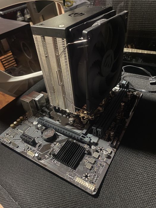 Kit Gaming Intel Core i5-14400F + Gigabyte H610M K DDR4 + Cooler Tower