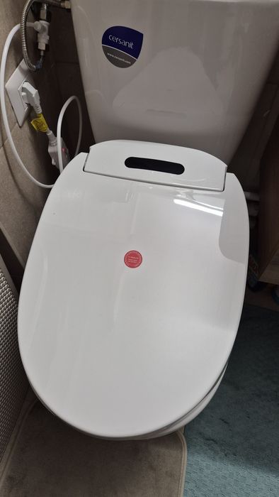 Capac WC inteligent cu bideu cu functii de spalare, uscare, i