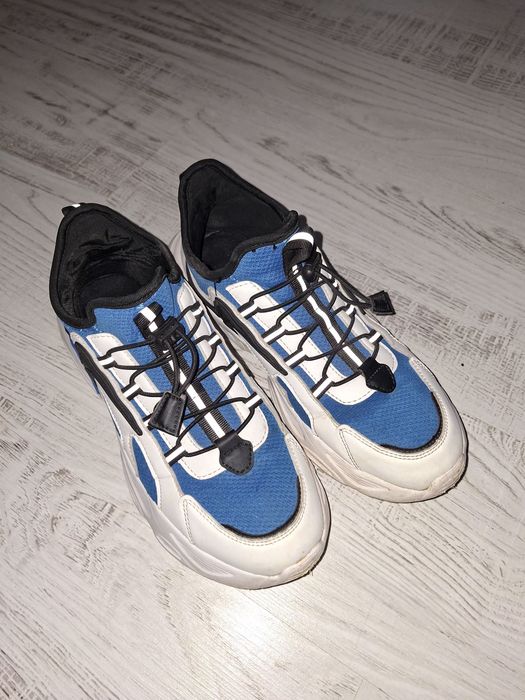 RESERVED Sneakers на промоция!