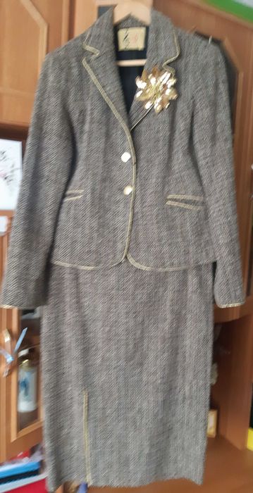 Ofer spre  vânzare costum .Elegant și comod pt evenimente deosebite.