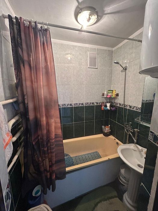 Үш бөлме үи сатылат