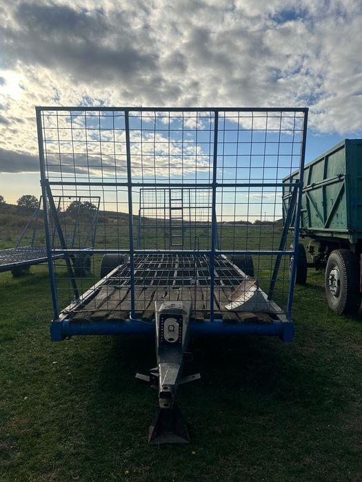Trailer baloti rotunzi și cisterna