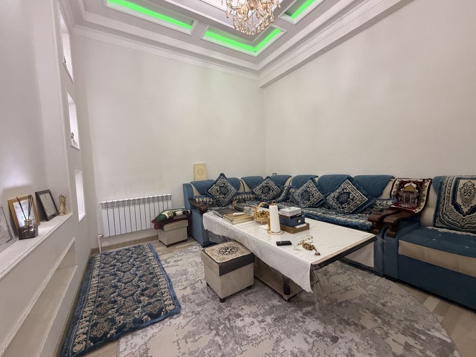 Продается массив феруза 3 х ком 94м2