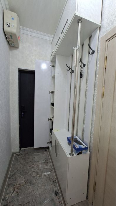 Shkaf, Dom dahliziga moslashgan. 2024 yil asalgan. Narhi kelishilgan.