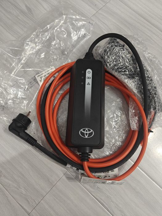 Încărcător auto portabil original TOYOTA RAV4
 PRIUS tip 2 CHR