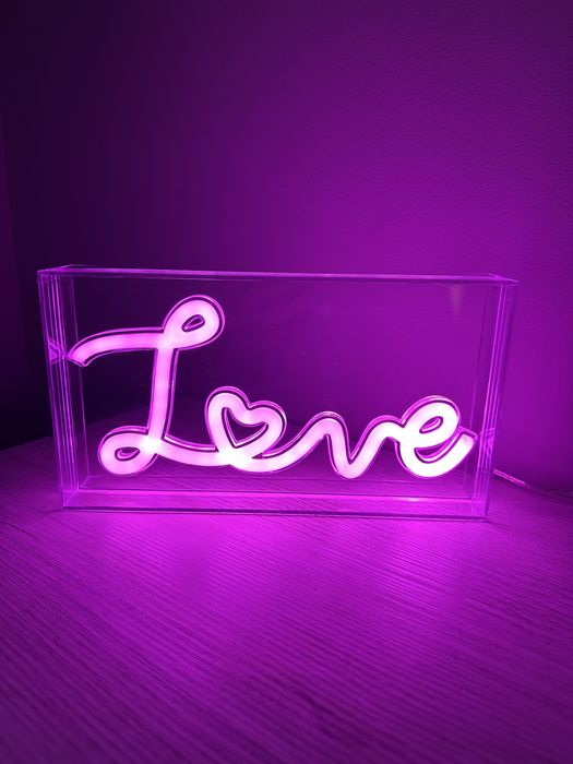 Модерна LED неонова лампа - LOVE