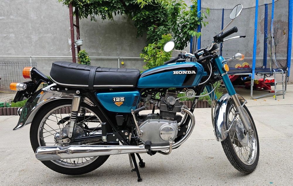 Vand motocicleta de epoca HONDA CB125K5