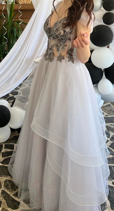 Продавам бална рокля