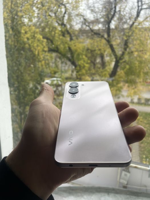 Продам телефон vivo Y04s