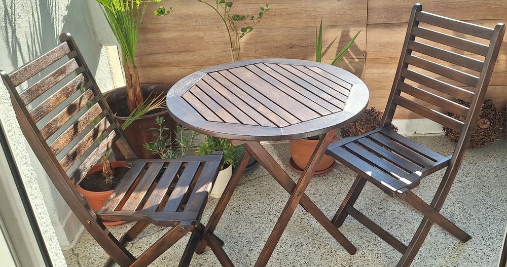 Маса и два стола за тераса