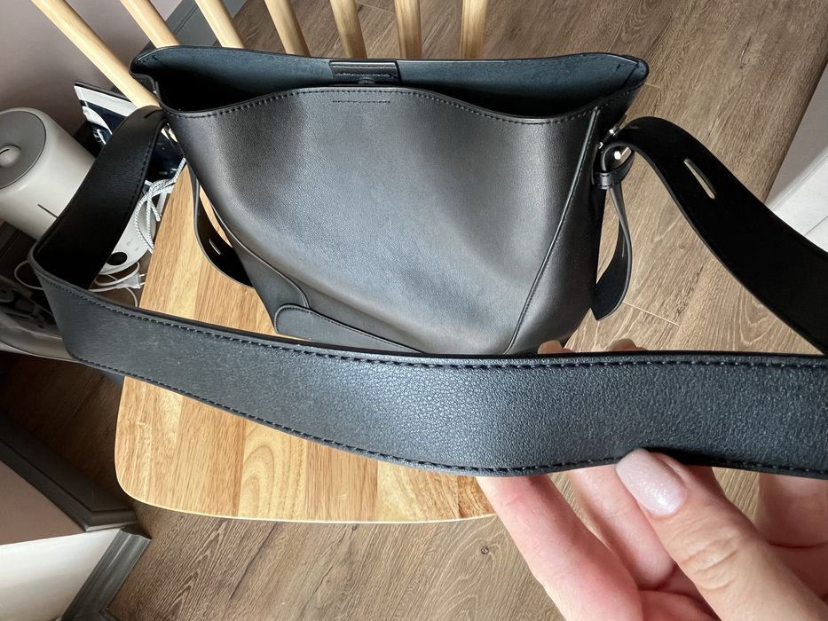 кожаная черная сумка