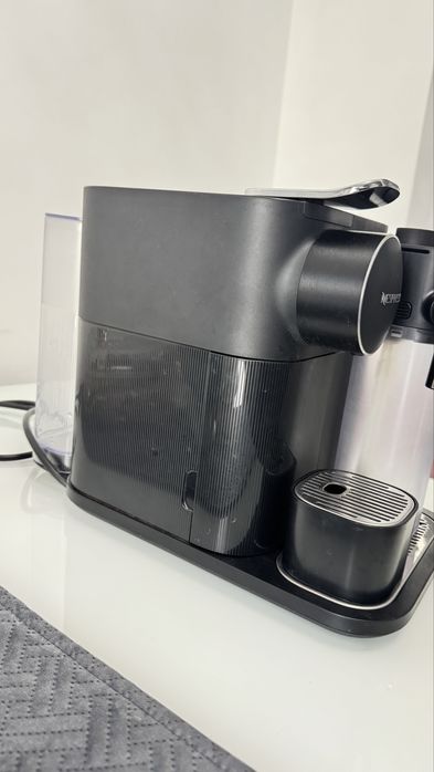 NESPRESSO DeLonghi Gran Lattissima EN 650B