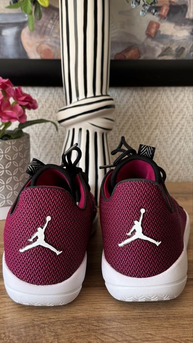 Нови дамски маратонки Air Jordan номер 37.5