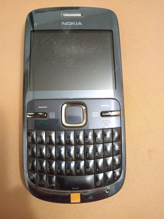 Oferta Nokia C3 în stare buna