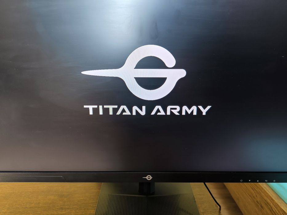 Монитор Titan Army P2718C