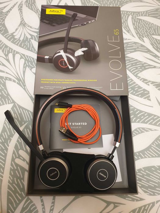 JABRA Evolve 65 Casti ca noi la cutie (casti si cablu alimentare)