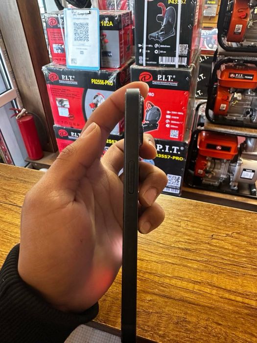 Продам iphone 13