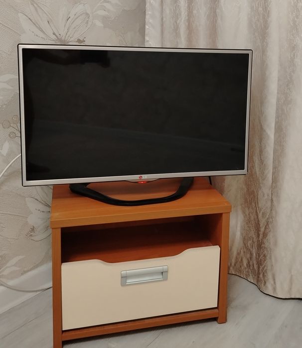 Комод и две тумбочки