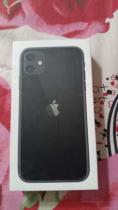Продам телефон Айфон 11