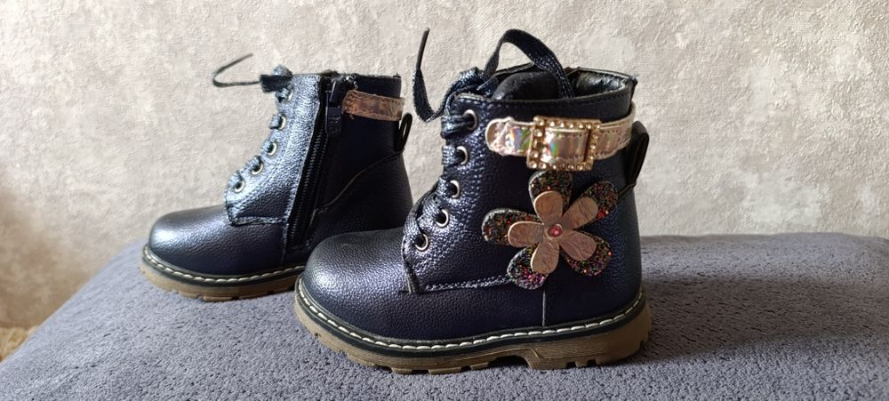 Продам детские демисезонные ботинки на девочку