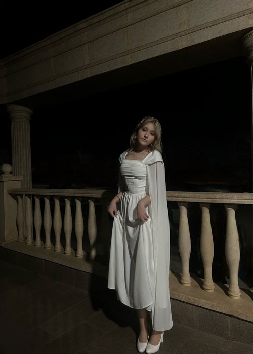 Вечернее белое платье на выпускной