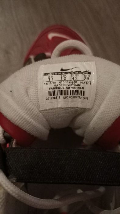 Продам кроссовки