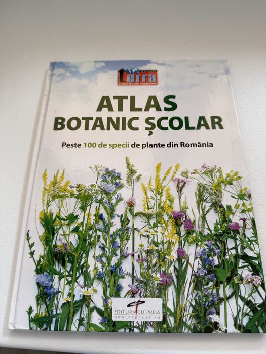 Carte cu dinozauri si atlas botanic scolar