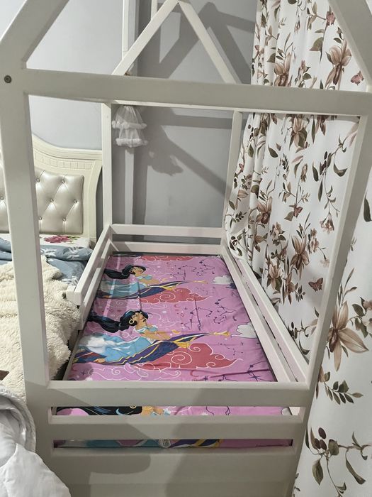 Продам кровать домик