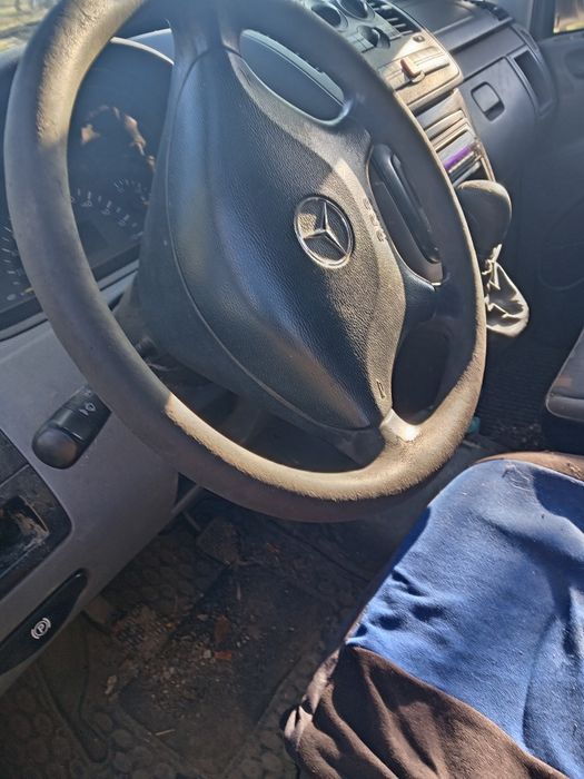 Vând autoutilitară Mercedes Benz pentru dezmembrări