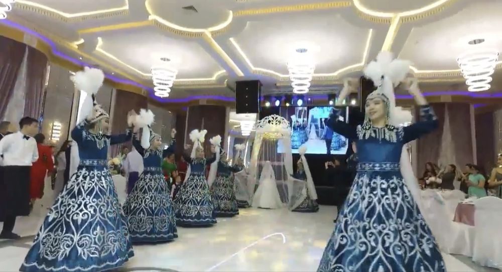 Танцевальные платья на продажу