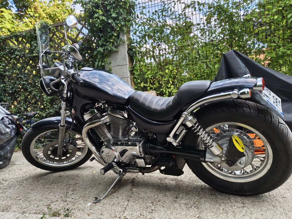Suzuki Intruder vs700