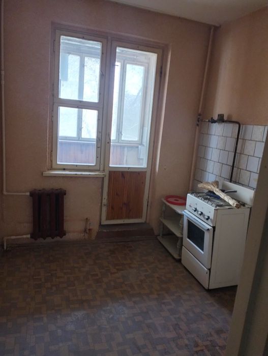 Квартира сотилади 10 мкр Ломоносов 9 2 -этаж