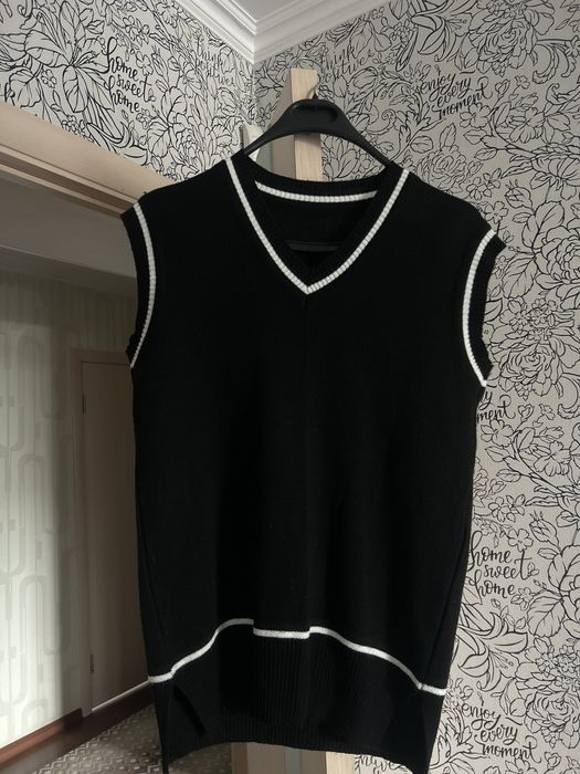 Черная Классическая Жилетка