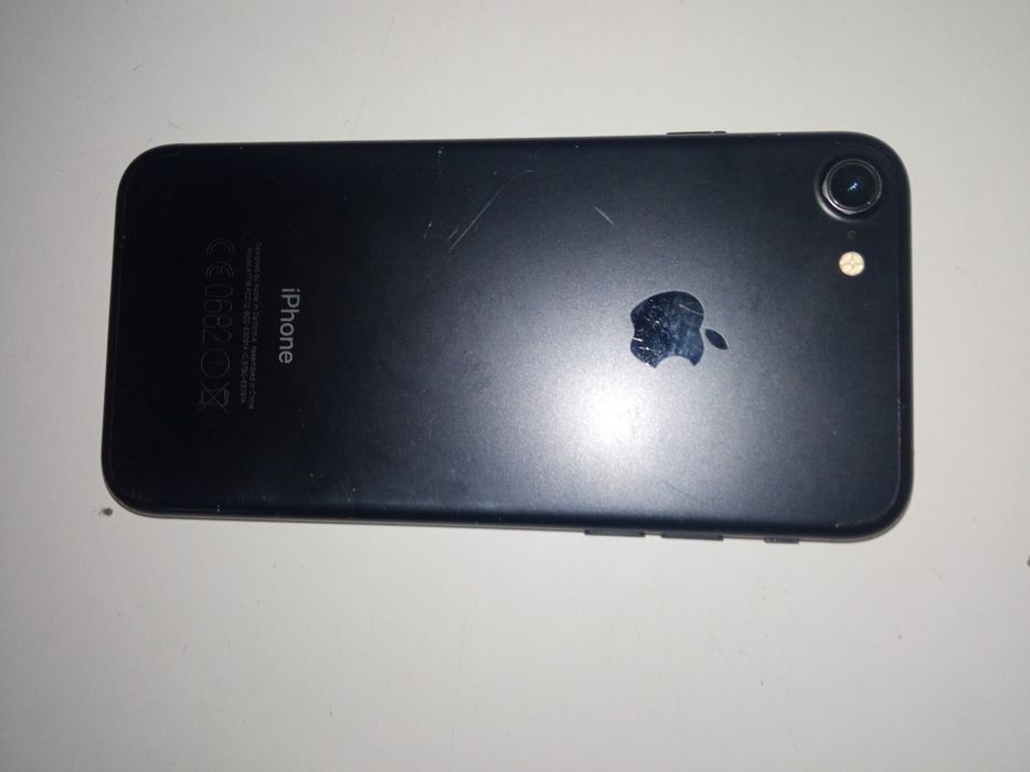 Продаю, IPhone 7