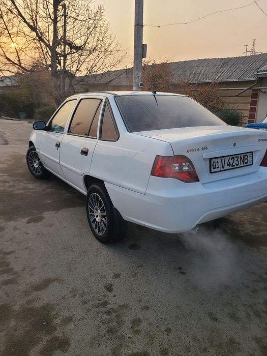 Srochna sotiladi NEXİA 2 xolati zör