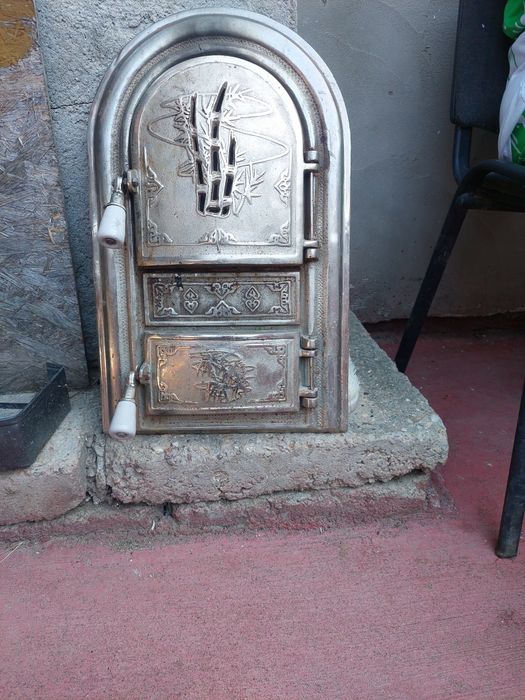 Vind ușe de sobă în stare farte bună preț 180 lei