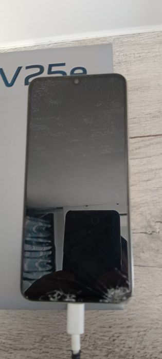Продам телефон Vivo V25e