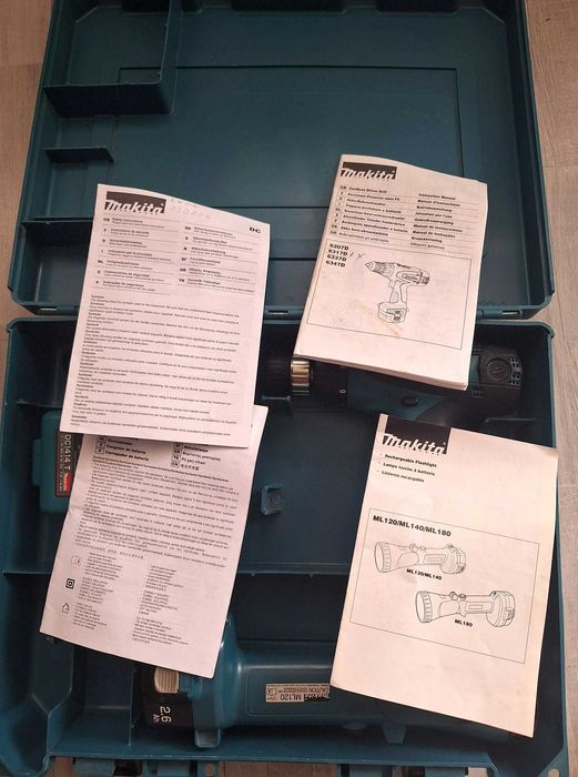 Чисто нов комплект Makita 6317DWDLE 12V: Винтоверт, Фенер ML120, Зарядно и Куфар