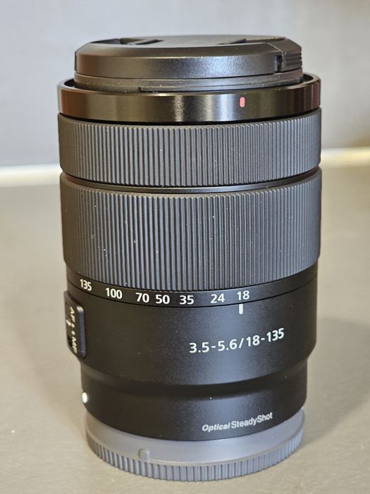 обектив Sony E 18-135mm f/3.5-5.6 OSS – състояние като нов