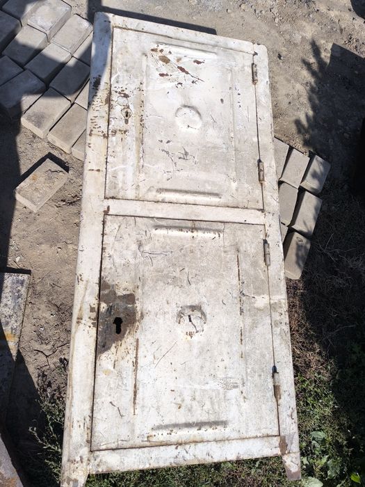 Продам сейф железный