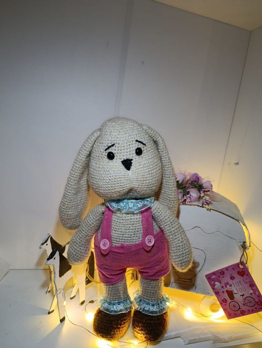 Вязаный зайка 8 Марта