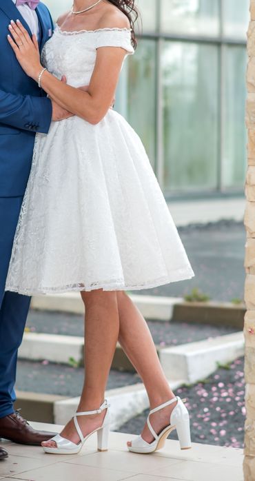 Vand rochie alba ocazie