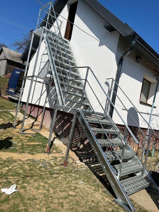 Scări zincate  metalice