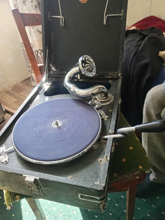 Антиквариат патефон