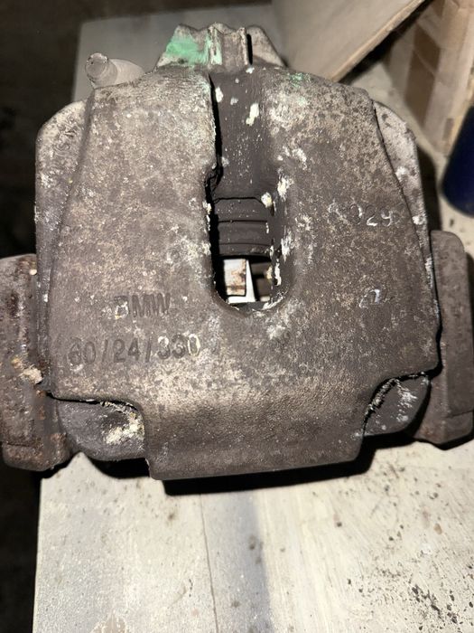 Предни спирачни апарати с основите от бмв ф10 520d