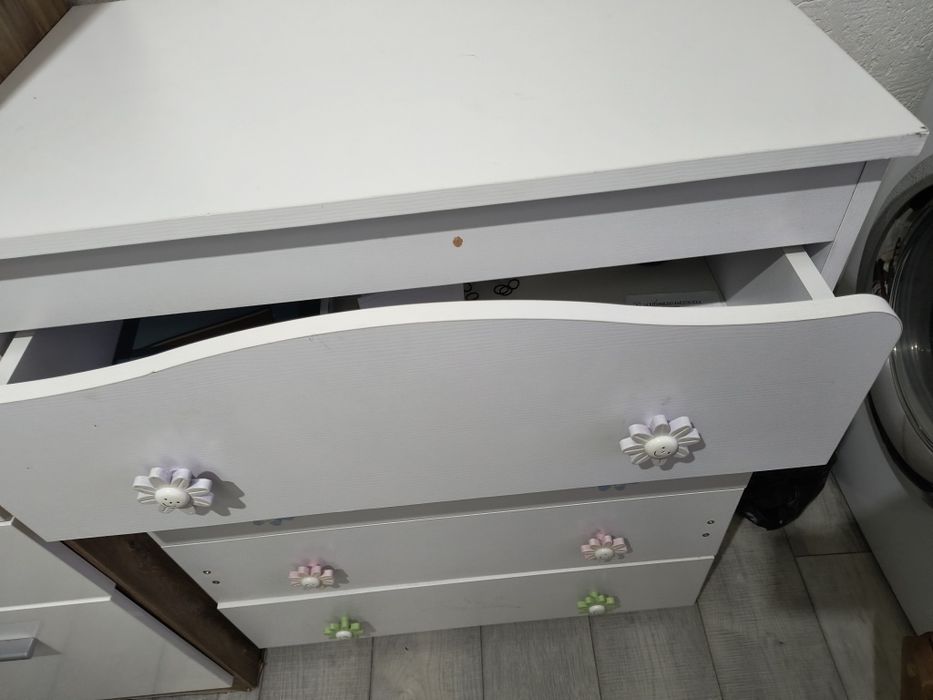 Бял скрин в добро състояние