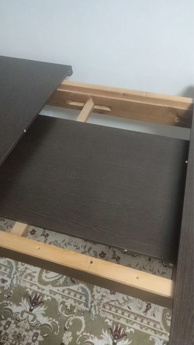 Продаю стол со стульями