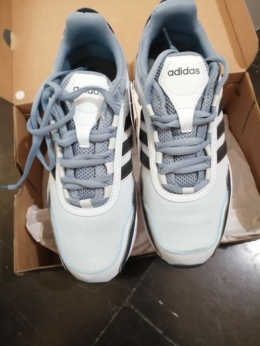 Нови дамски маратонки Adidas 39 1/3 номер